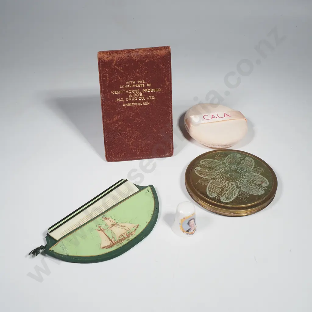 Vintage Powder Compact, Deco Vintage Pocket Comb & Mirror, Souvenir China Thimble & a Kempthorne Prosser Wallet Image 1++
