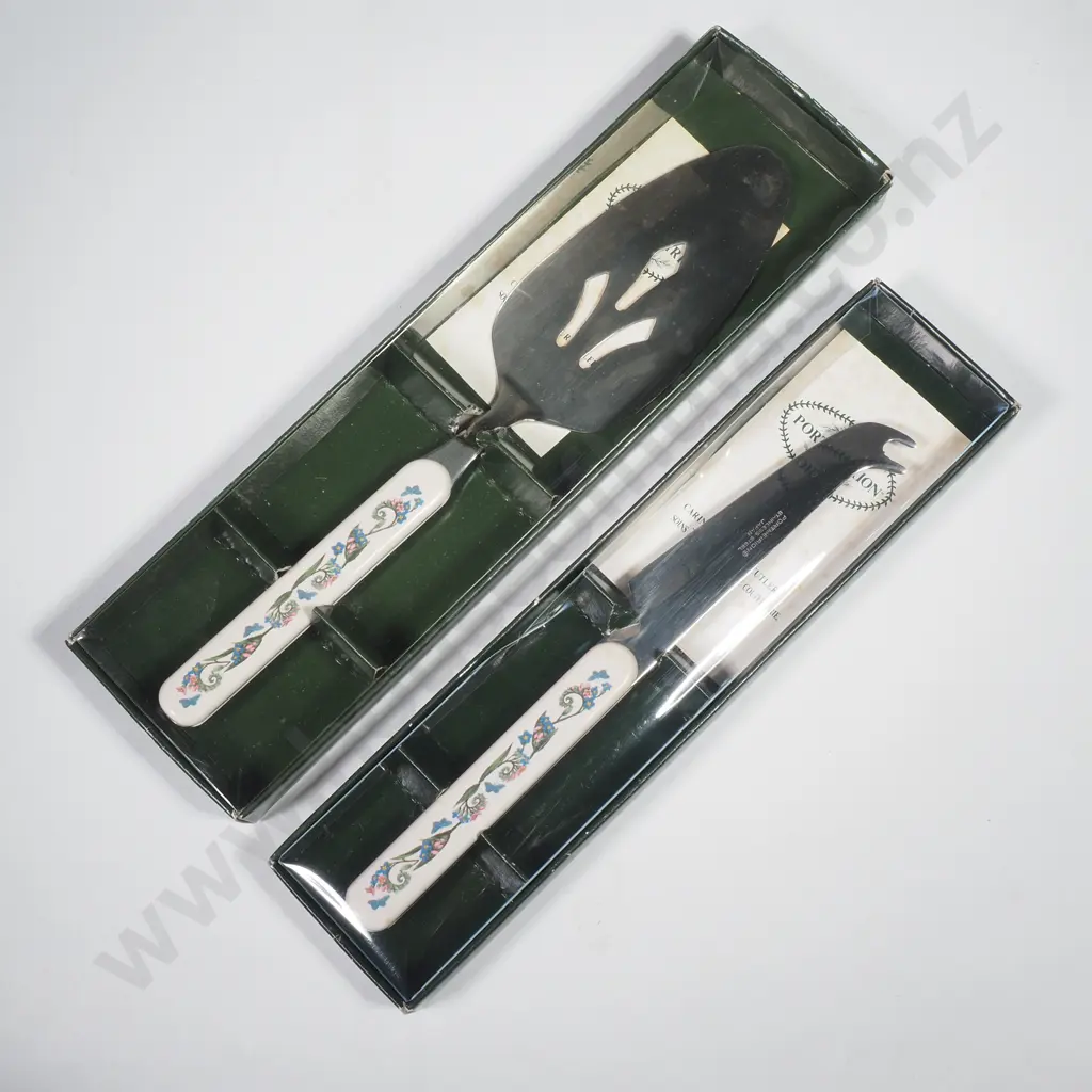 Two Boxed Portmeirion Utensils in the Botanical Pattern - Cheese Knife & Cake Pastry Server Image 1++