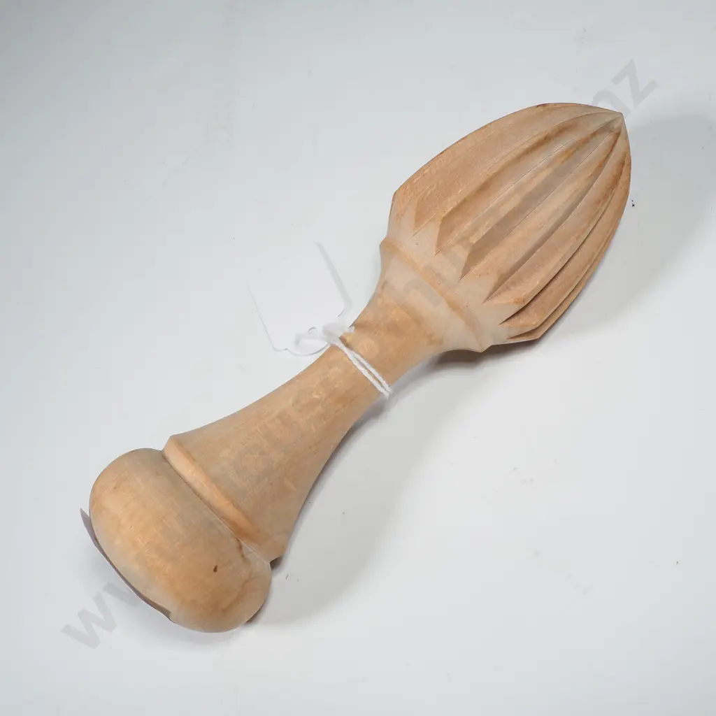 Wooden Lemon Squeezer / Citrus Juicer Image 1++