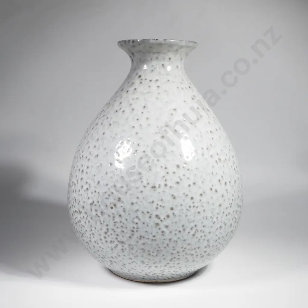 Modern Ceramic Decorative Vase Image 1++