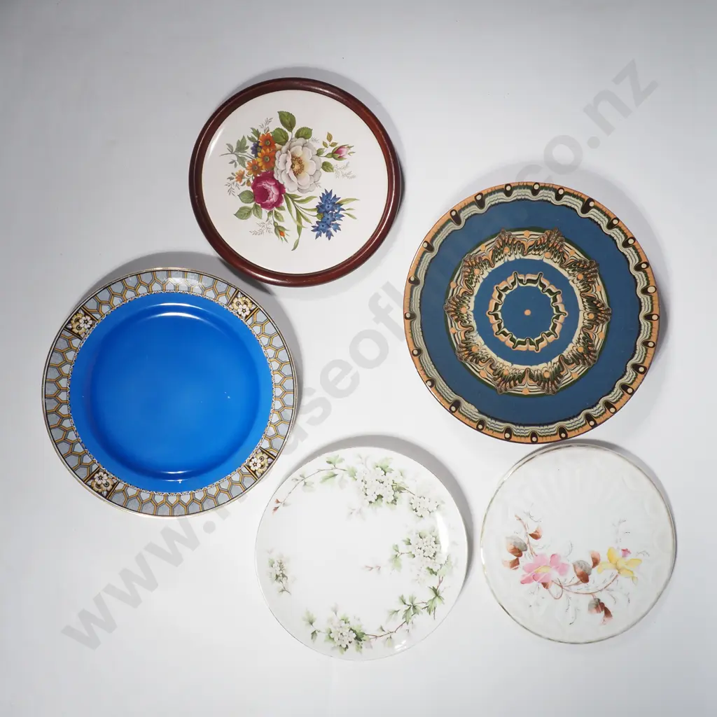 Assorted China & Pottery Plates Image 1++
