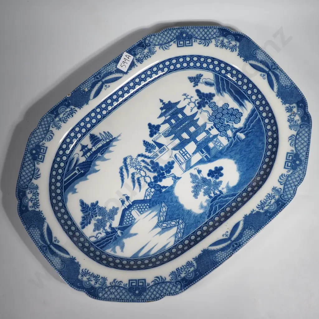 Very Large Blue & White Willow Pattern Ashet Image 1++