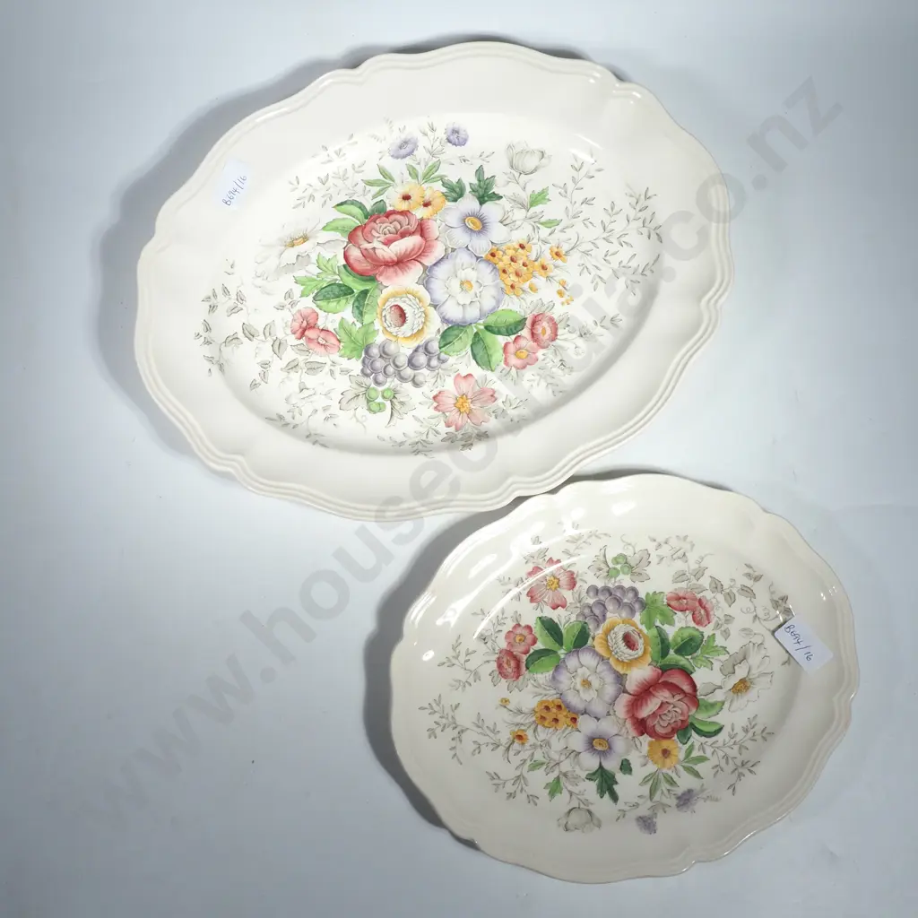 Two Graduated Royal Doulton Ashets in the 'Malvern' Pattern Image 1++