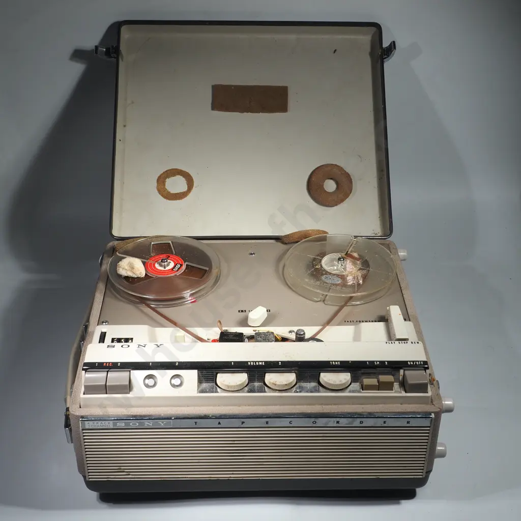 Sony Tapecorder Model 464 w two Image 1++