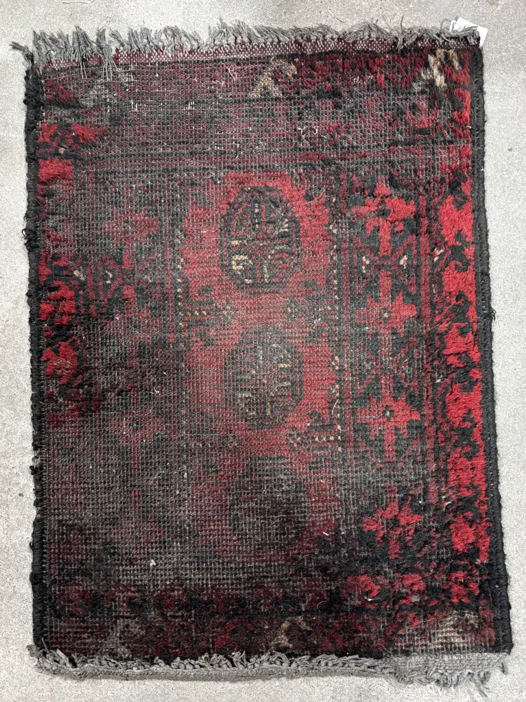 Small Hand Knotted Persian Rug  w Central Geometric Patterns Image 1++