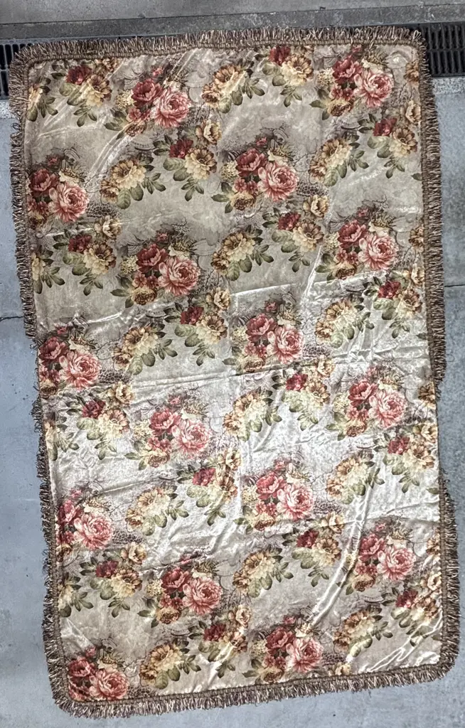 Double Sided Floral Through / Tablecloth w Ornate Gold Tassel Fringe Edging Image 1++