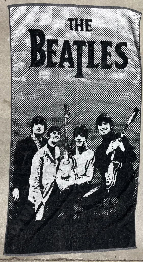 The Beatles Beach Towel (80cm x 145cm) Image 1++