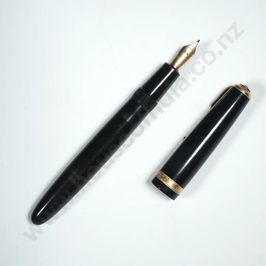 One Unboxed Parker Duofold Fountain Pen w 14ct Gold Nib Image 1++