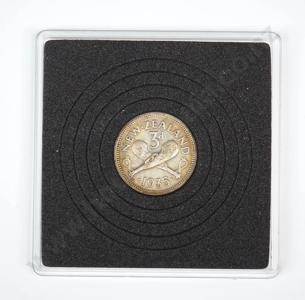1935 New Zealand Threepence Coin  Image 1++