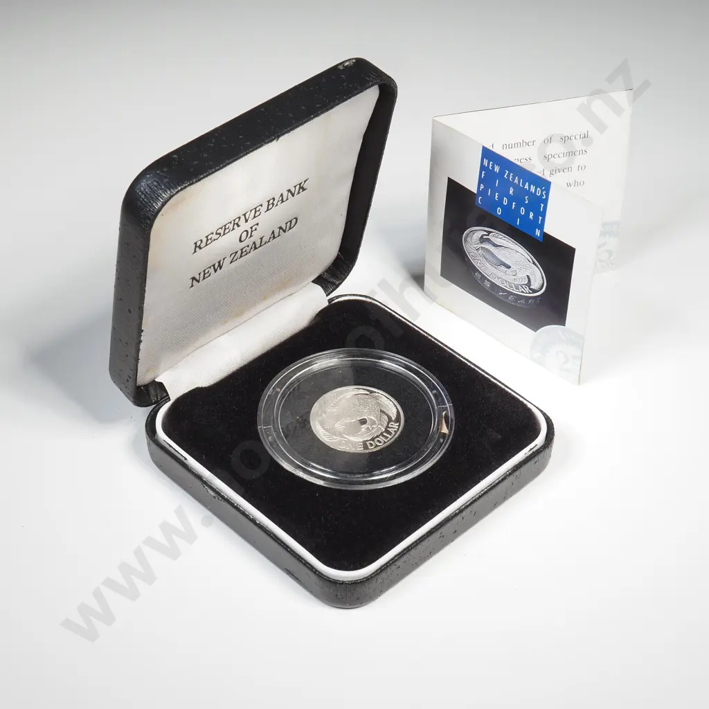1992 piedfort silver dollar coin ( case damaged as usual ). C.V $120 Image 1++