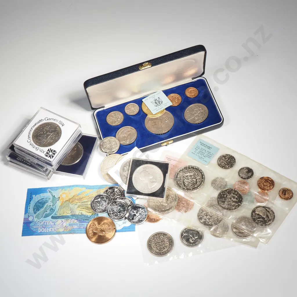 Assorted Lot of Mainly UNC NZ Coinage & Ten Dollar Millennium Banknote Image 1++