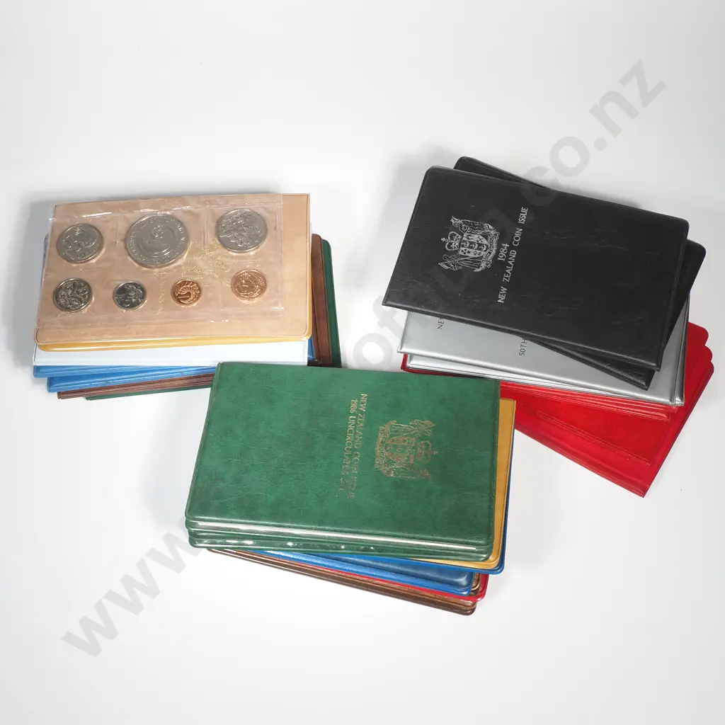 Assorted Lot of 26 New Zealand Cased UNC Coin Sets Image 1++