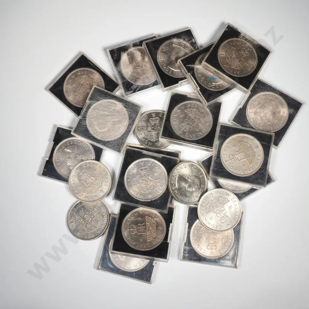 21 x New Zealand unc 1953 crowns ( 16 cased, 5 uncased ) Image 1++