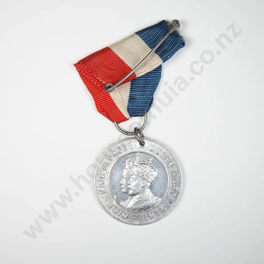 UK 1935 King George & Queen Mary Silver Jubilee Medal Image 1++