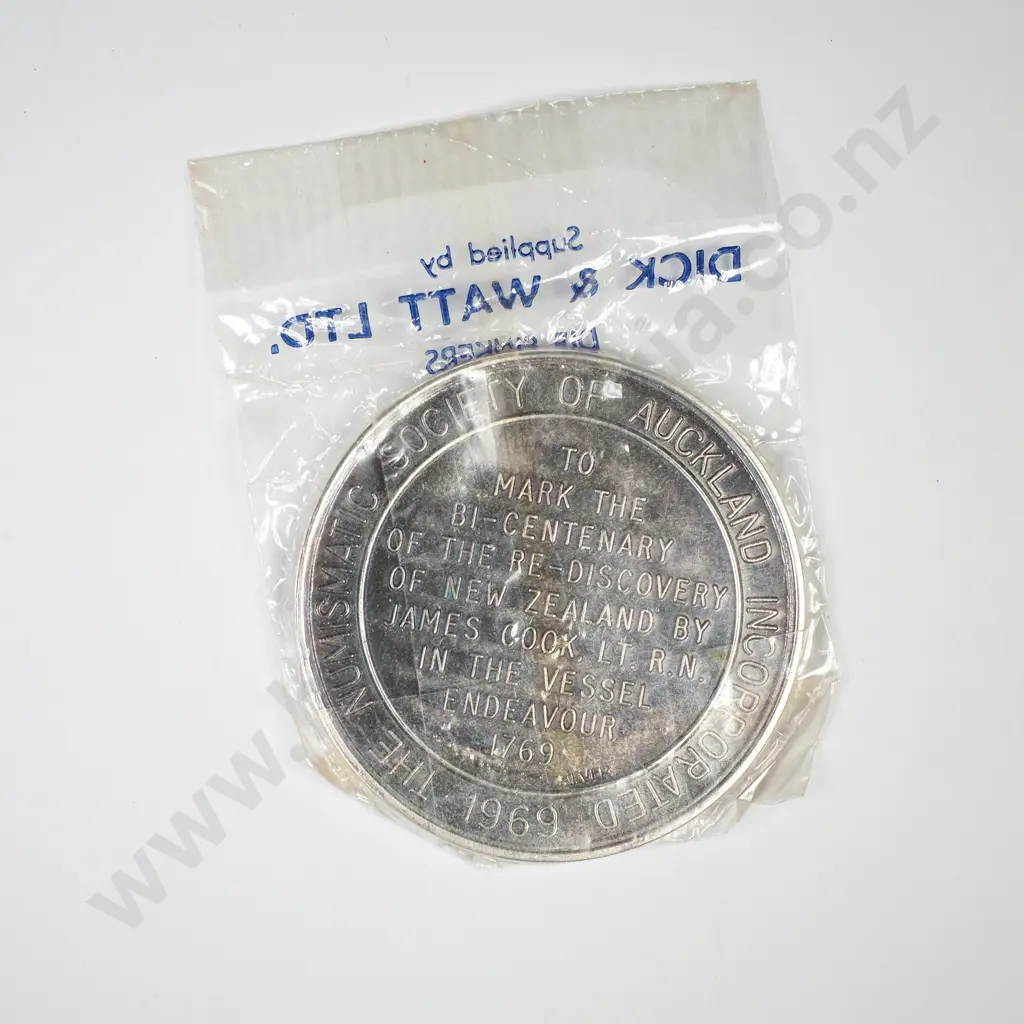 NZ 1969 Bi-Centenary of Re-Discovery of New Zealand Sterling Silver Coin Image 1++
