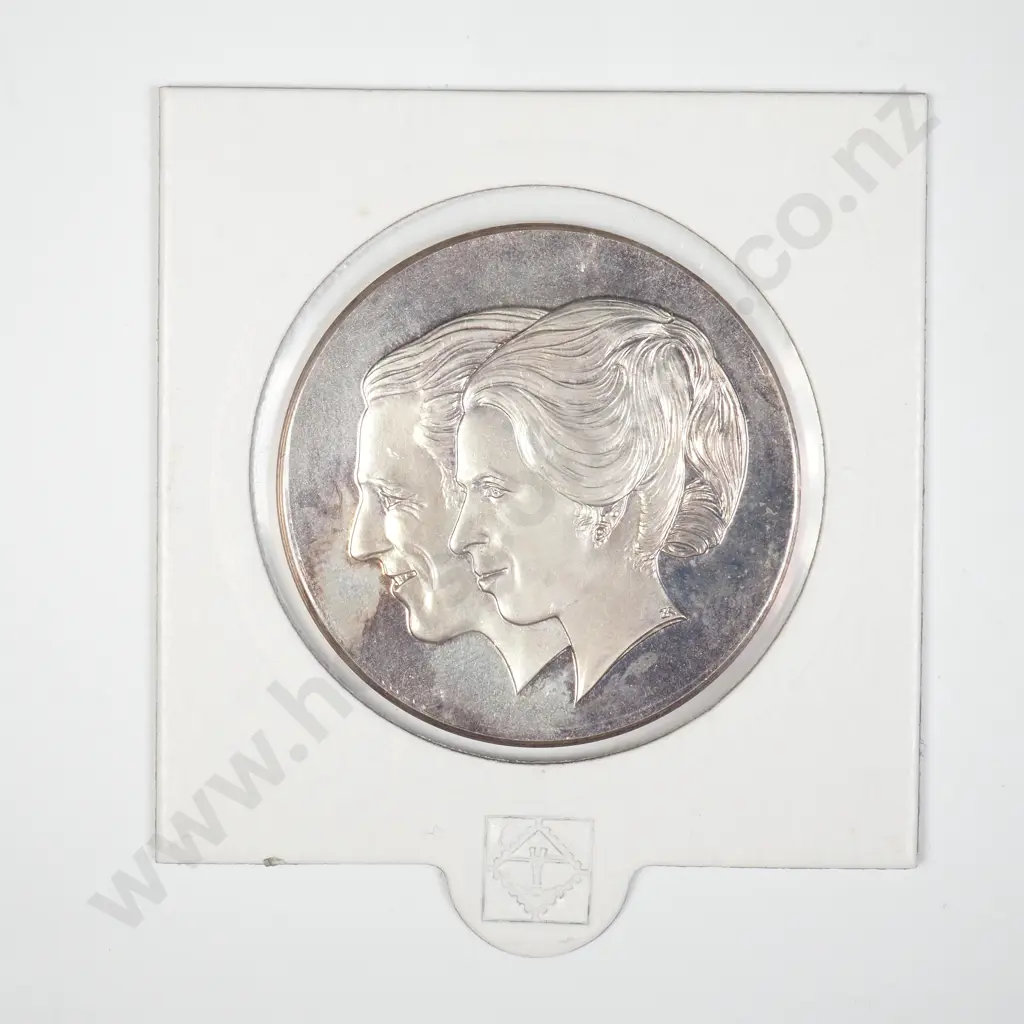 UK 1973 Princess Anne and Mark Phillips Wedding Commemorative Token Image 1++