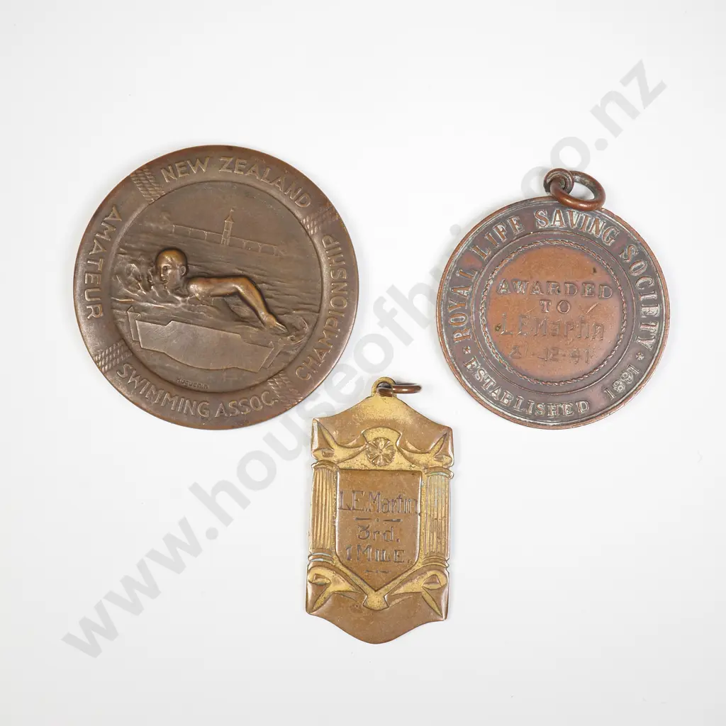 NZ Three medals awarded to L.E.Martin & C.Martin Image 1++