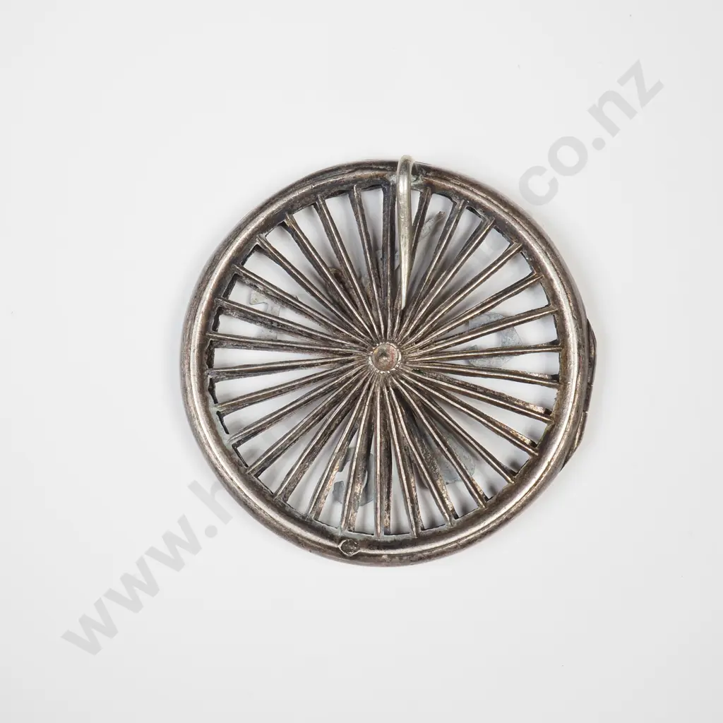 Vintage New Zealand Cycling Club Badge (Opens and is cool) Image 1++