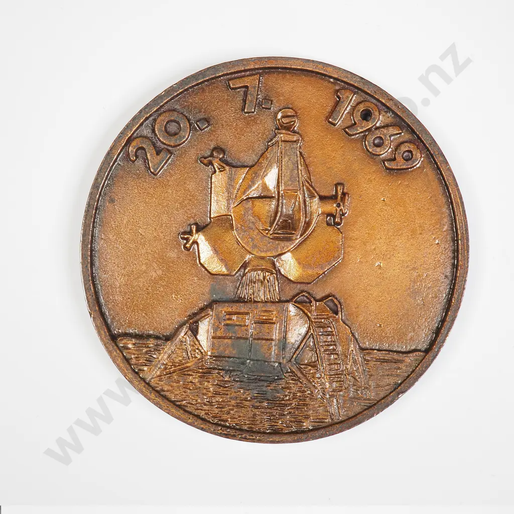 US 1969 Apollo 11 Landing on the Moon souvenir medallion Image 1++