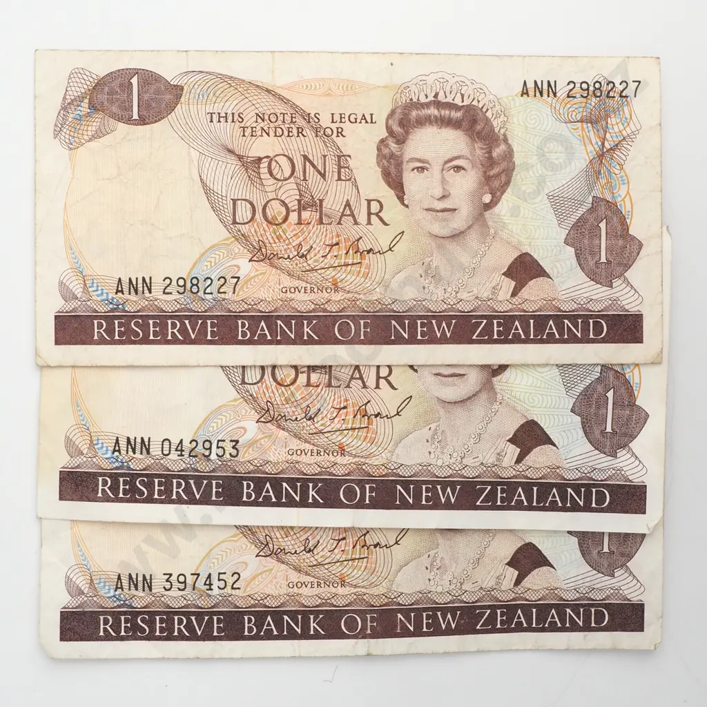 Three "ANN" Prefix NZ One Dollar Banknotes Image 1++