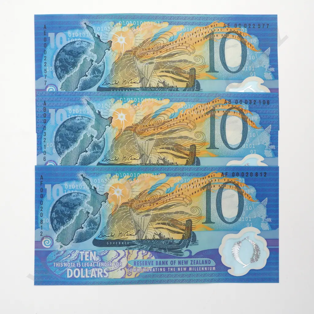 Three NZ AUNC Millennium Ten Dollar Banknotes Image 1++