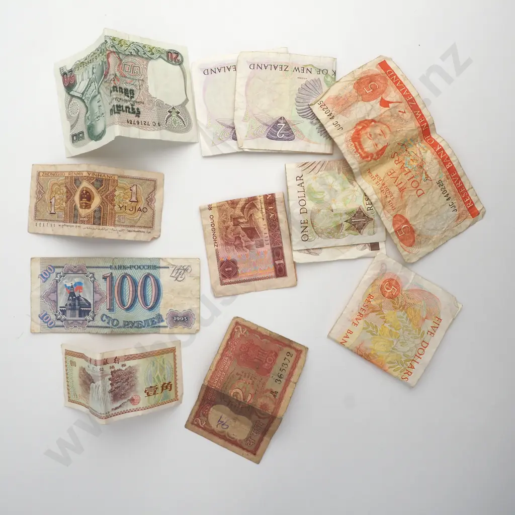 Assorted Lot of Banknotes - Inc NZ Banknotes Image 1++