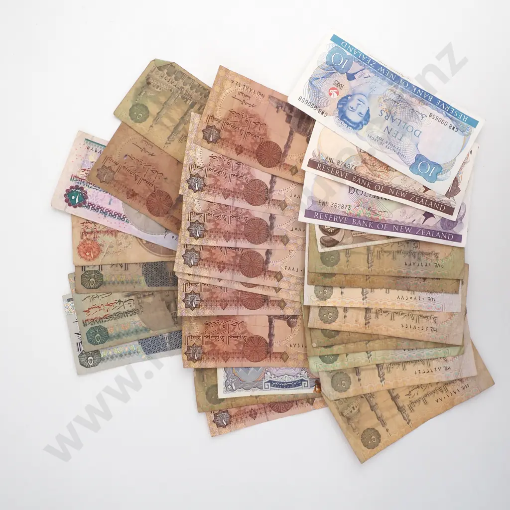 Large Assorted lot of Banknotes Image 1++