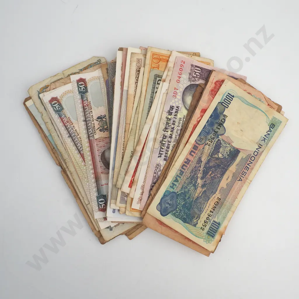 Approx 100 Vintage World Banknotes Image 1++
