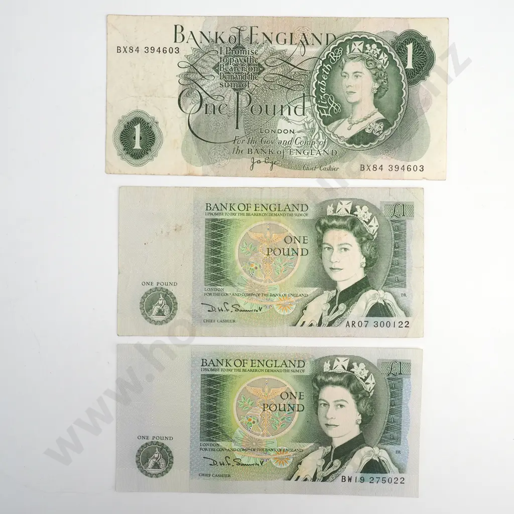 Three British One Pound Banknotes  Image 1++