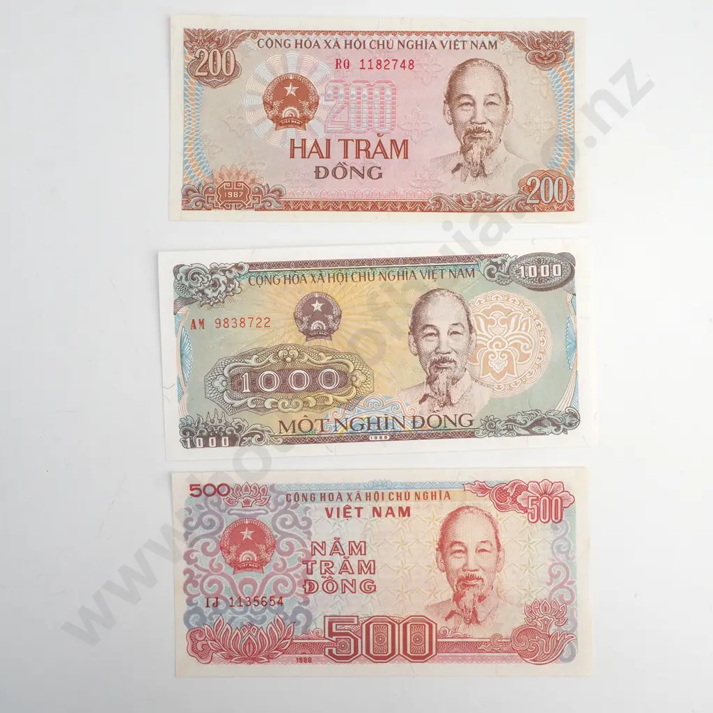Assorted Lot of Vietnam Banknotes  Image 1++