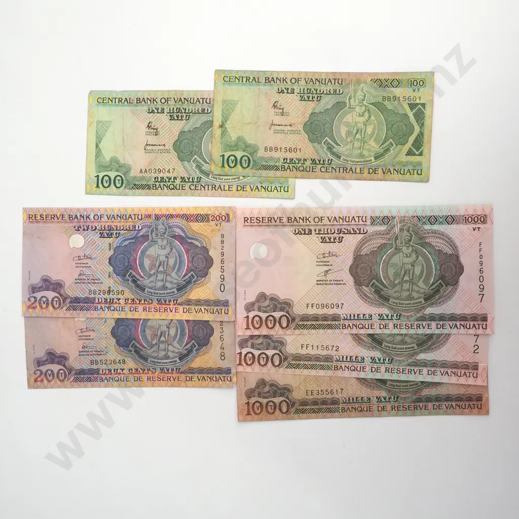 Assorted Lot of Vanuatu Banknotes  Image 1++