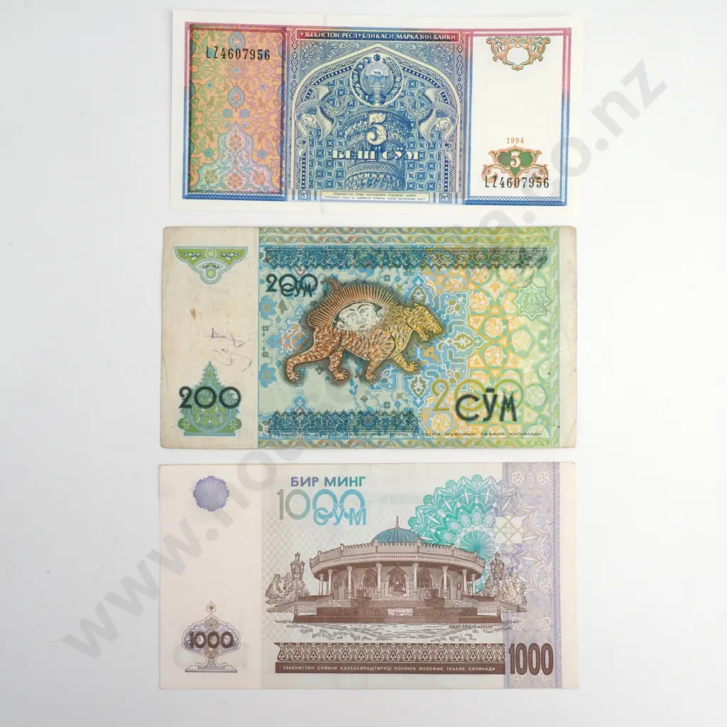 Three International Banknotes  Image 1++