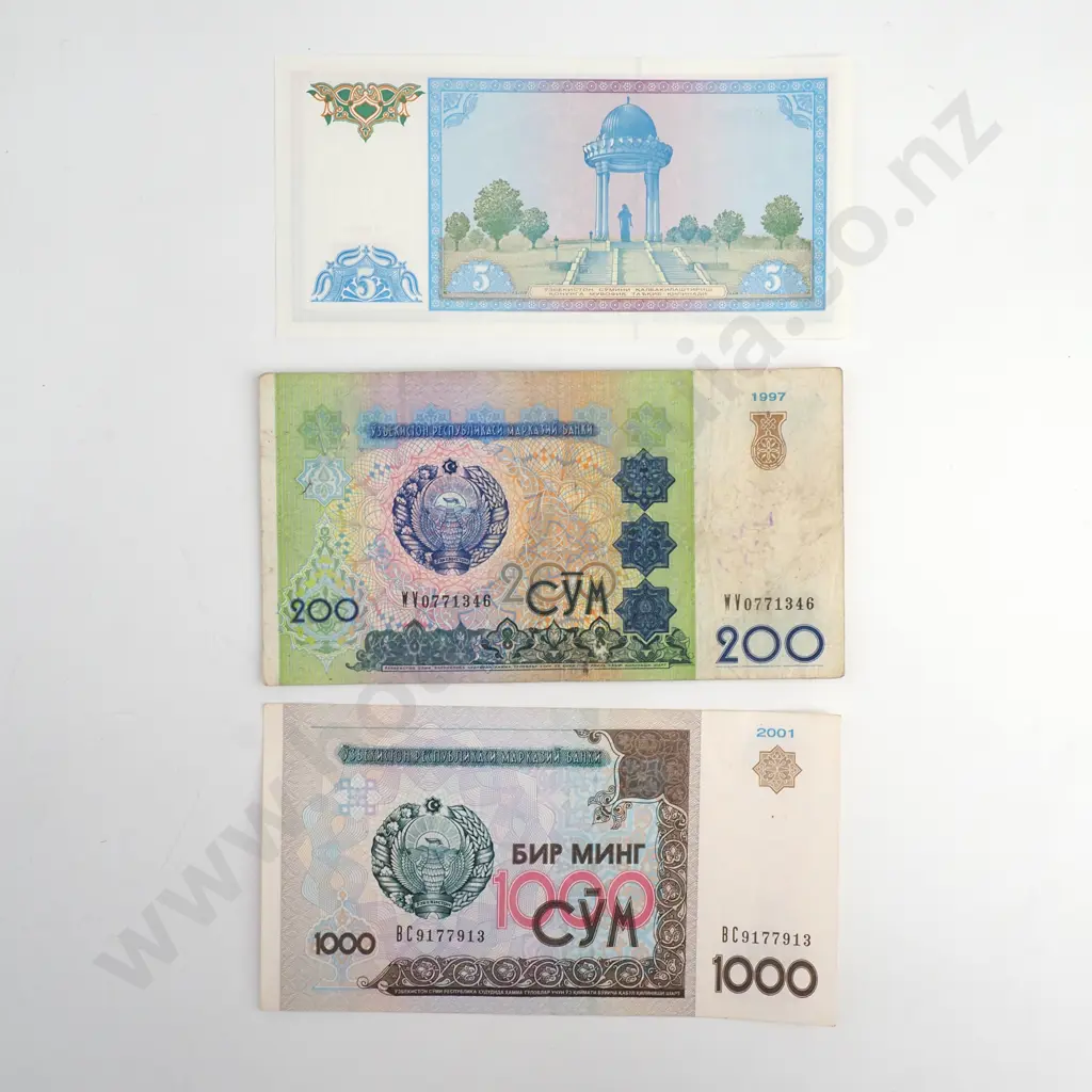 Three International Banknotes  Image 1++