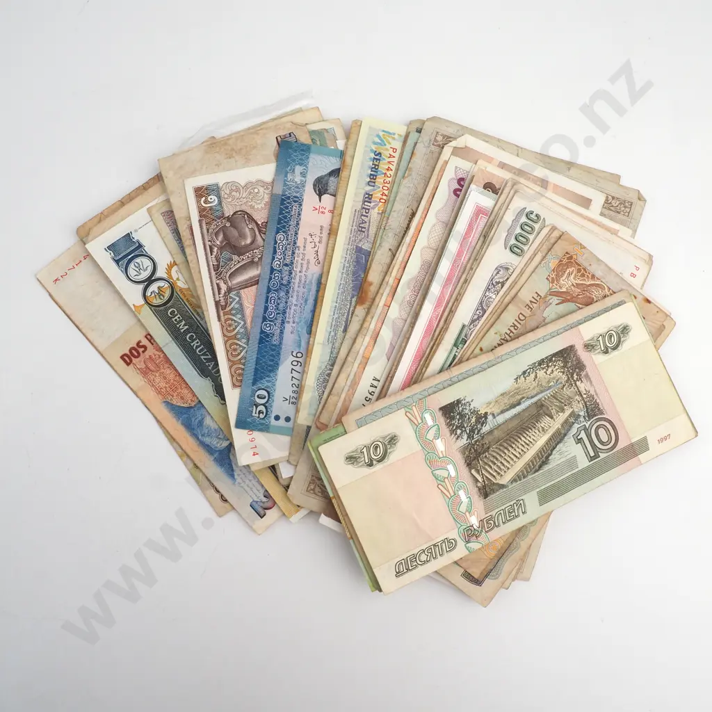 Approx 100 Vintage World Banknotes Image 1++