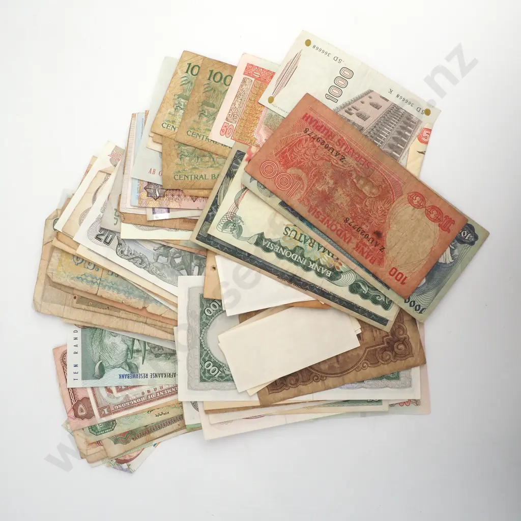Approx 100 Vintage World Banknotes Image 1++