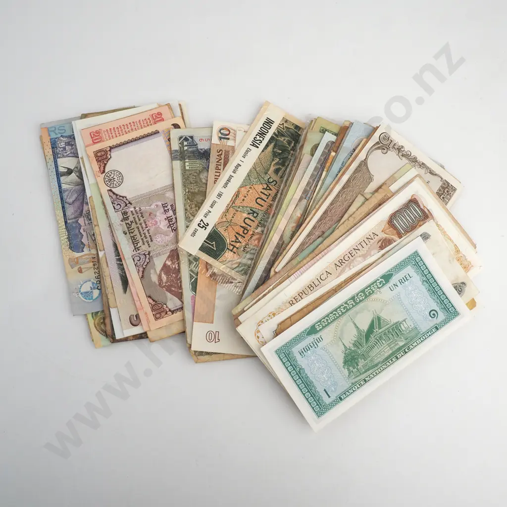Approx 100 Vintage World Banknotes Image 1++