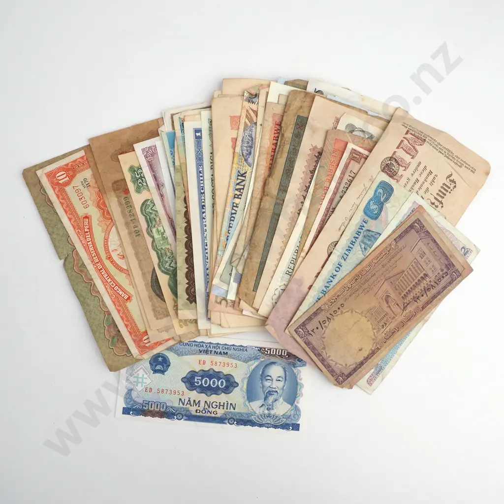 Approx 100 Vintage World Banknotes Image 1++