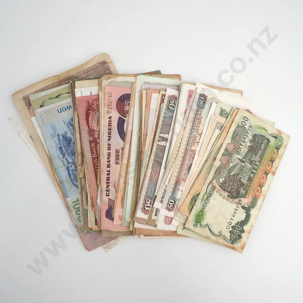 Approx 100 Vintage World Banknotes Image 1++