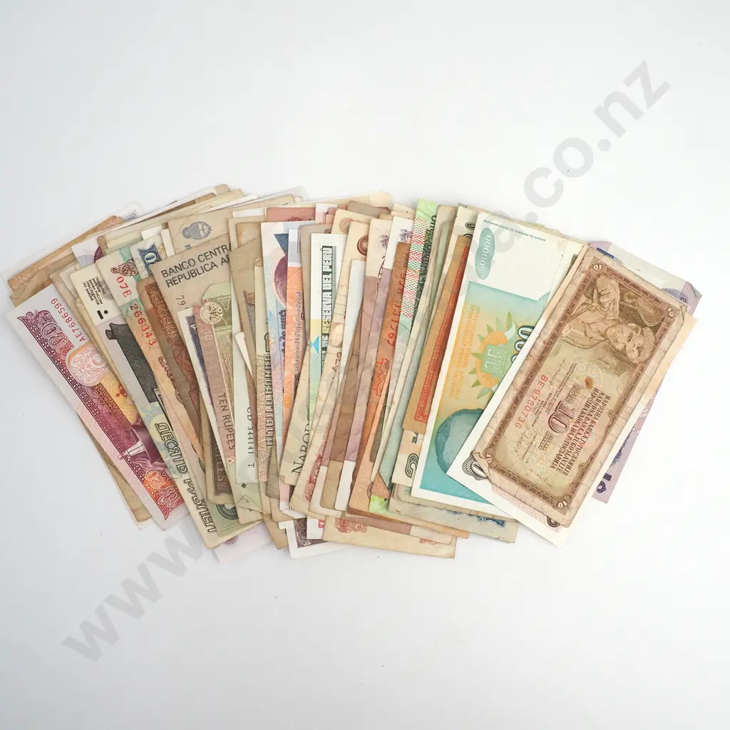 Approx 100 Vintage World Banknotes Image 1++