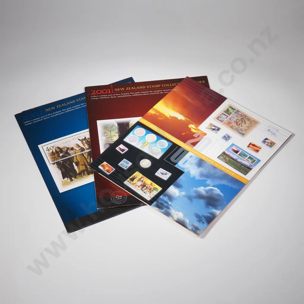 Four New Zealand Stamp Collector's Folders for 2000  2001 &  2002 Image 1++
