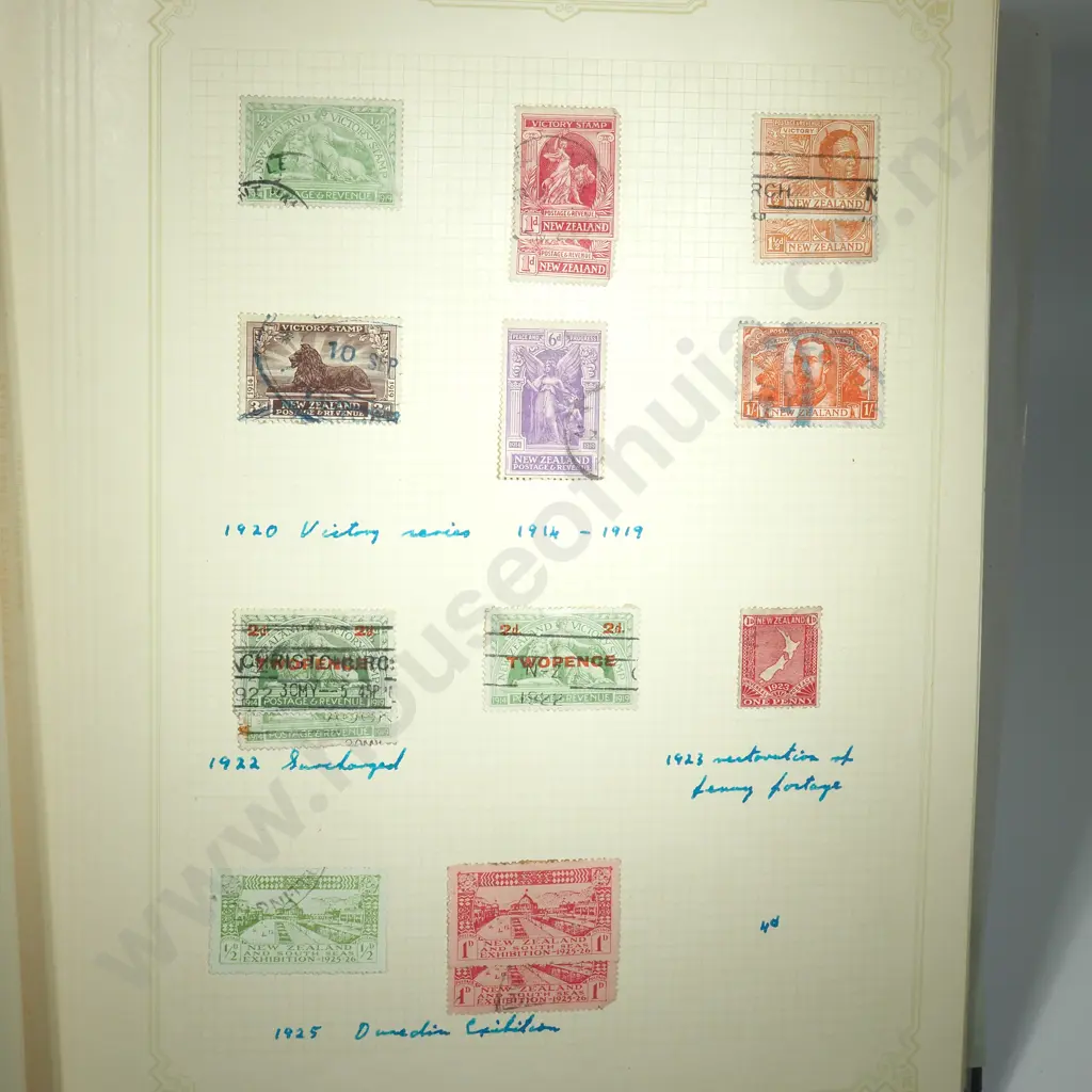 Stanley Gibbons Senator Album and extra Leaves Containing New Zealand Stamps from 1900 to Recent Times Image 1++