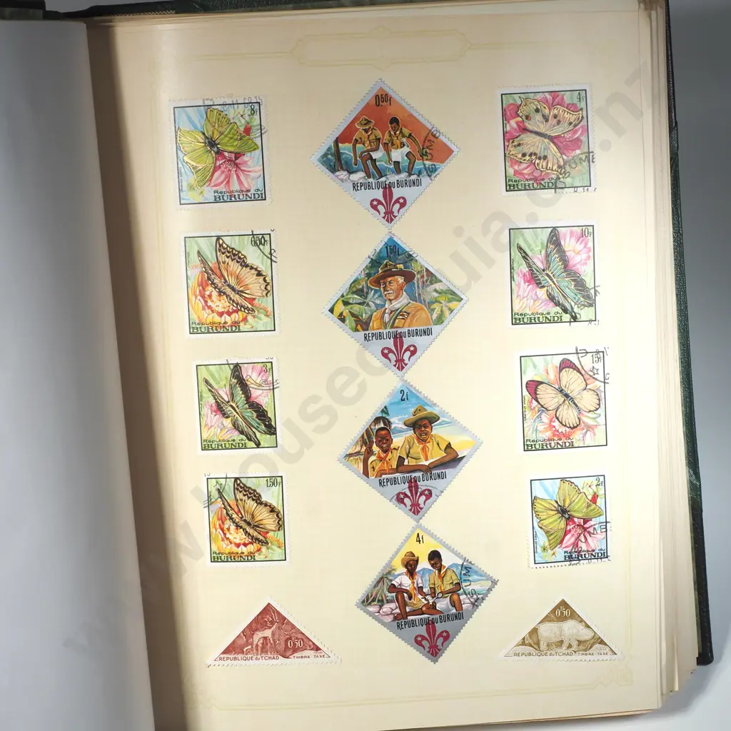 The Simplex Deluxe Album Containing  Stamps of the World Image 1++