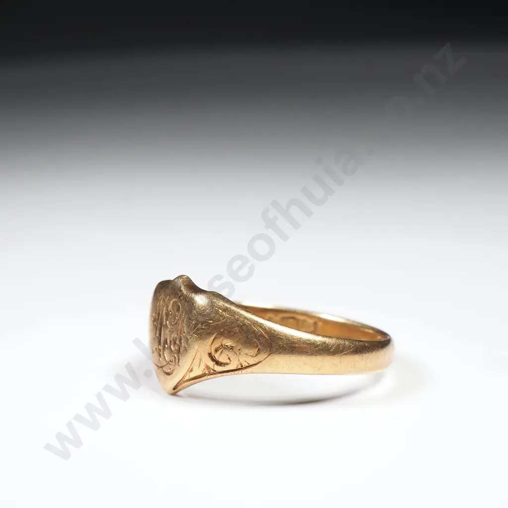 Antique 18ct Gold Signet Ring Image 1++