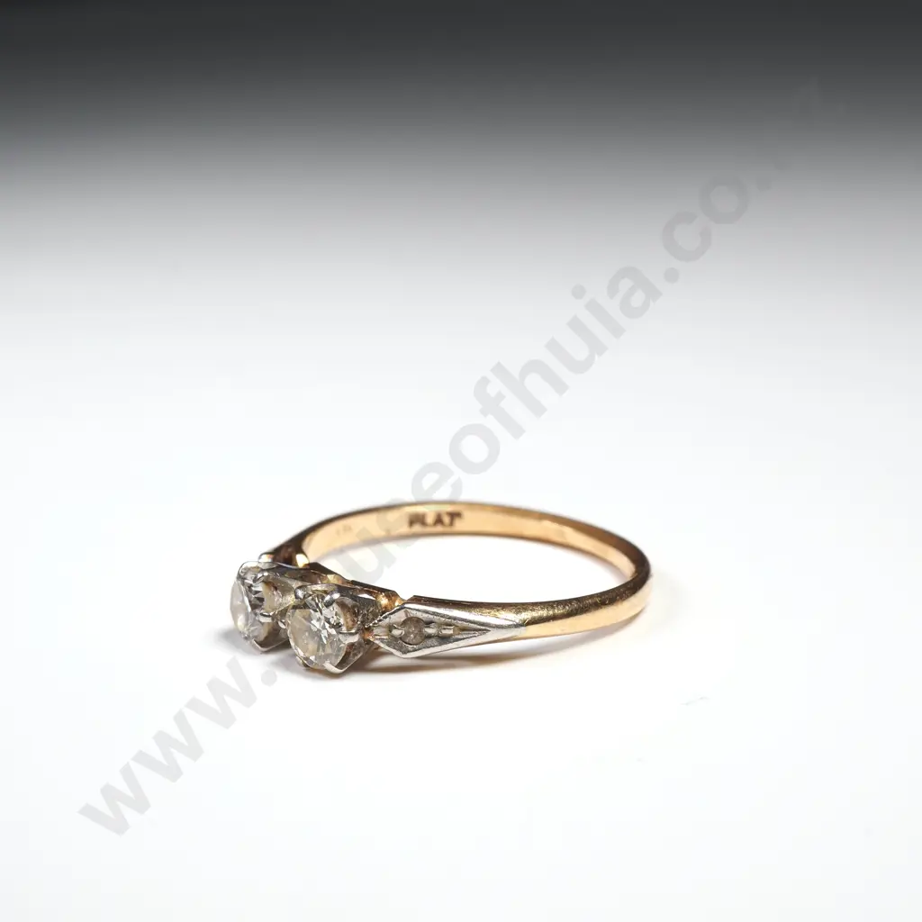 Vintage 18ct Gold Two Diamond Ring Image 1++