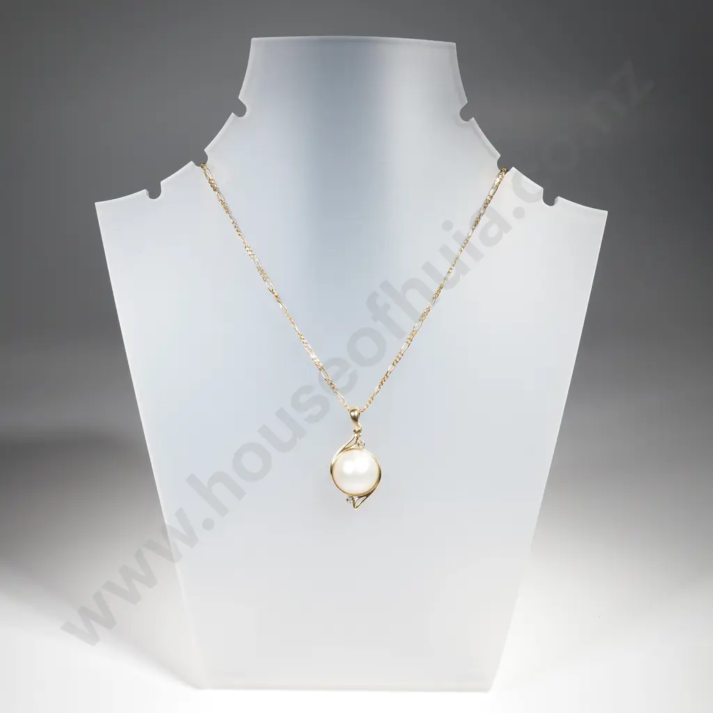 9ct Gold Pearl & Diamond Pendant & Chain Image 1++
