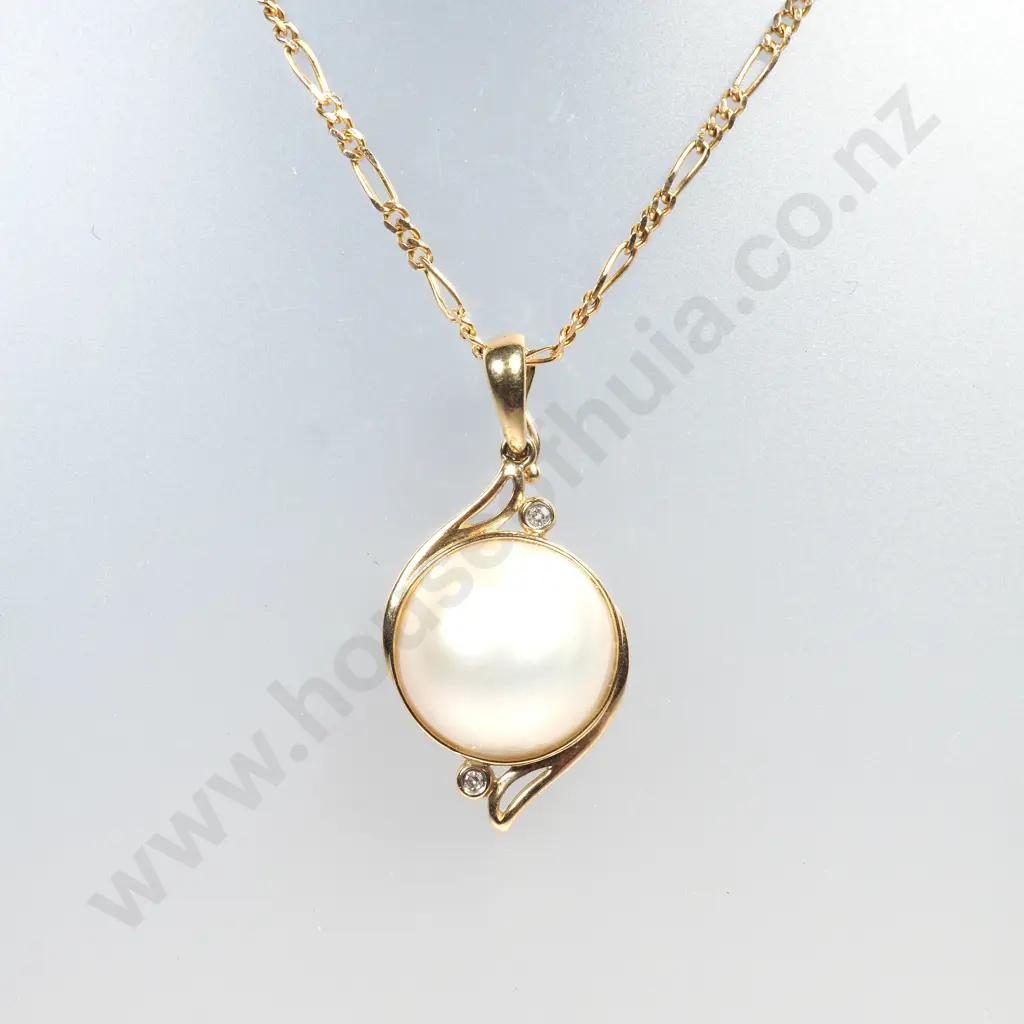 9ct Gold Pearl & Diamond Pendant & Chain Image 1++