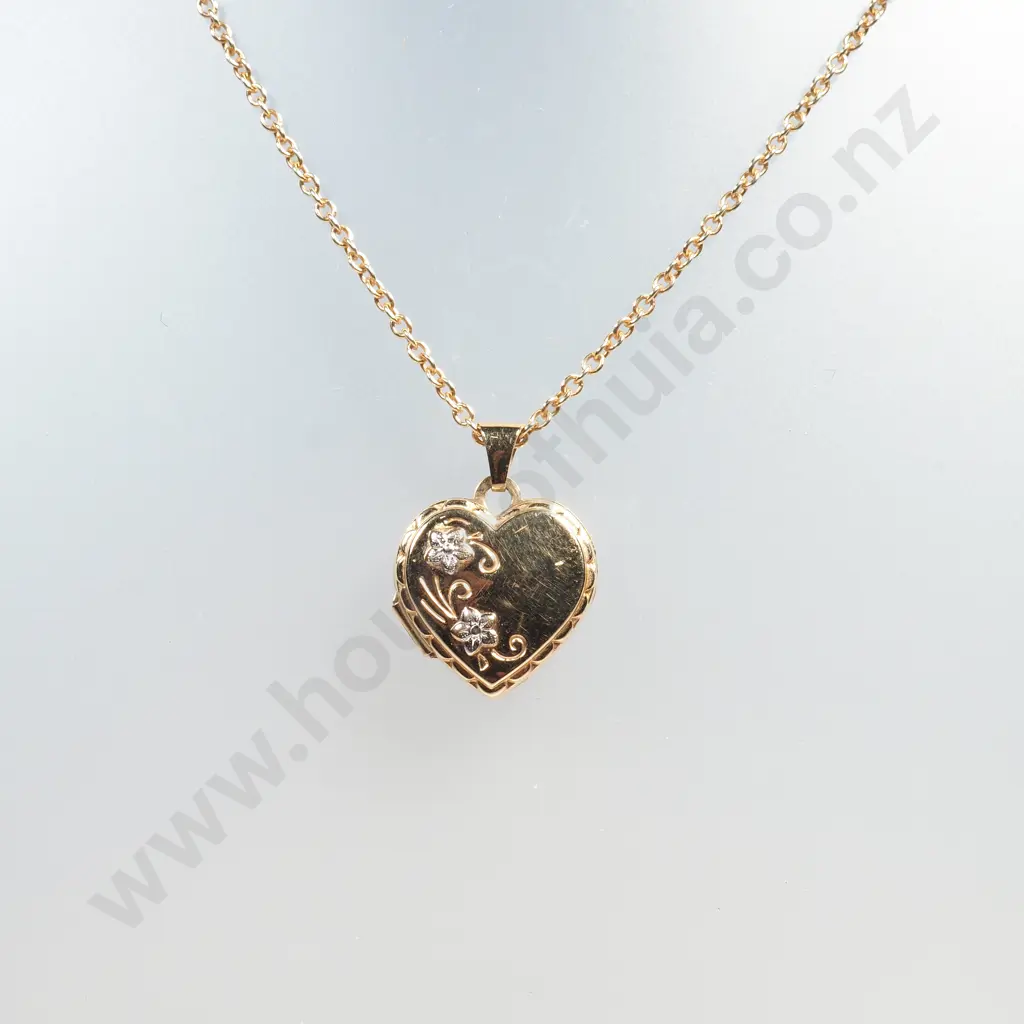 9ct Gold Heart Pendant on 9ct Gold Chain Image 1++