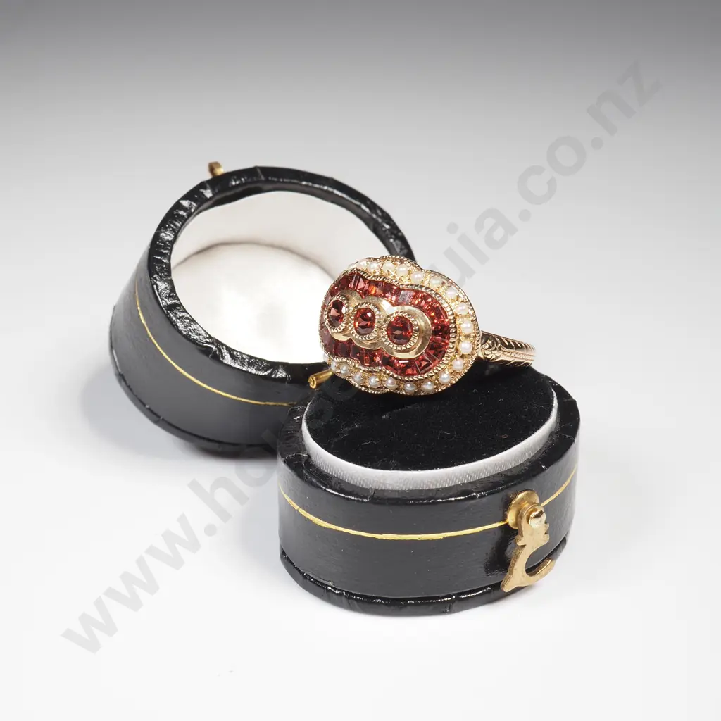 Magnificent 9ct Gold Garnet & Pear Ring Image 1++