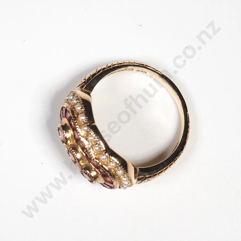 Magnificent 9ct Gold Garnet & Pear Ring Image 1++