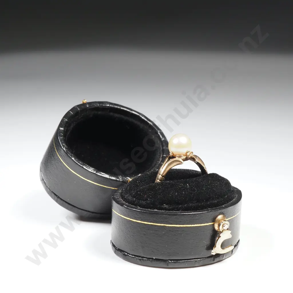 Vintage 9ct Gold Pearl Ring in Period Box Image 1++